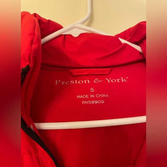 Red coat - Picture 3 of 3